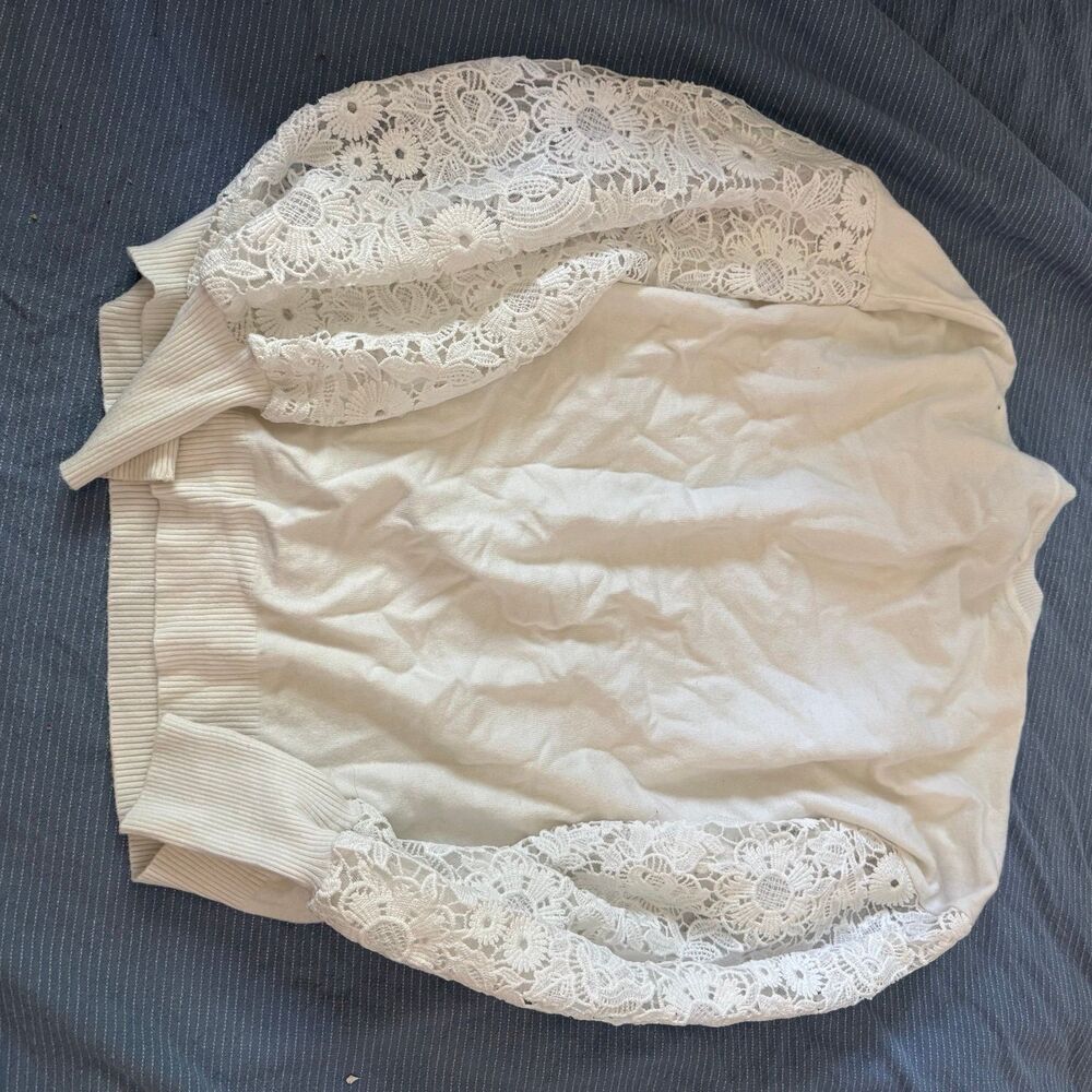 Ivory Sioni pullover with dreamy puffed lace sleeves - Picture 5 of 5